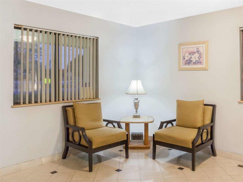 Hotel Super 8 By Wyndham Charlotte/Amusement Park Area Extérieur photo
